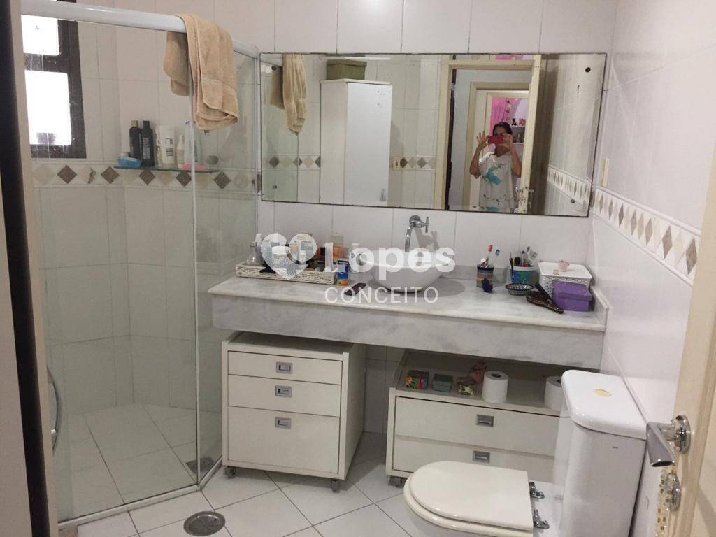 Apartamento à venda com 3 quartos, 213m² - Foto 9