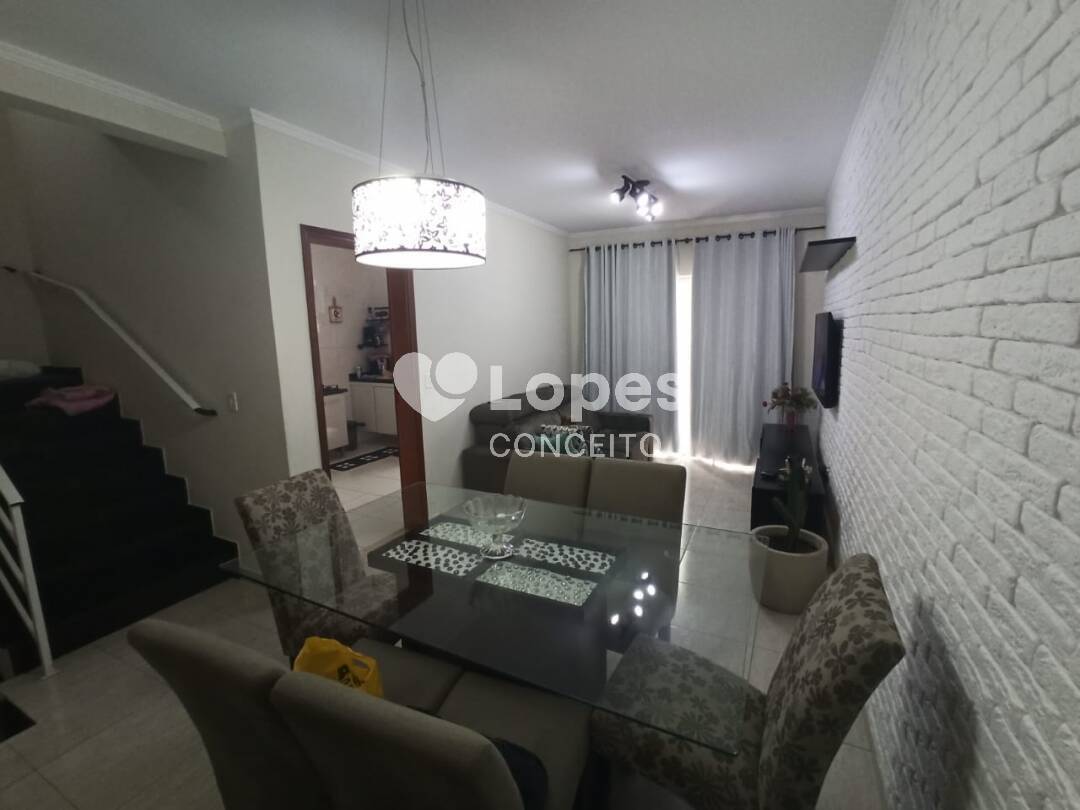 Casa à venda com 3 quartos, 126m² - Foto 1