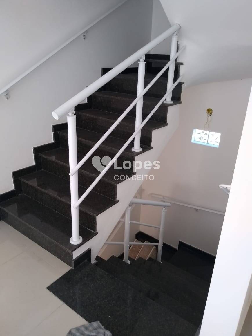 Casa à venda com 3 quartos, 130m² - Foto 2