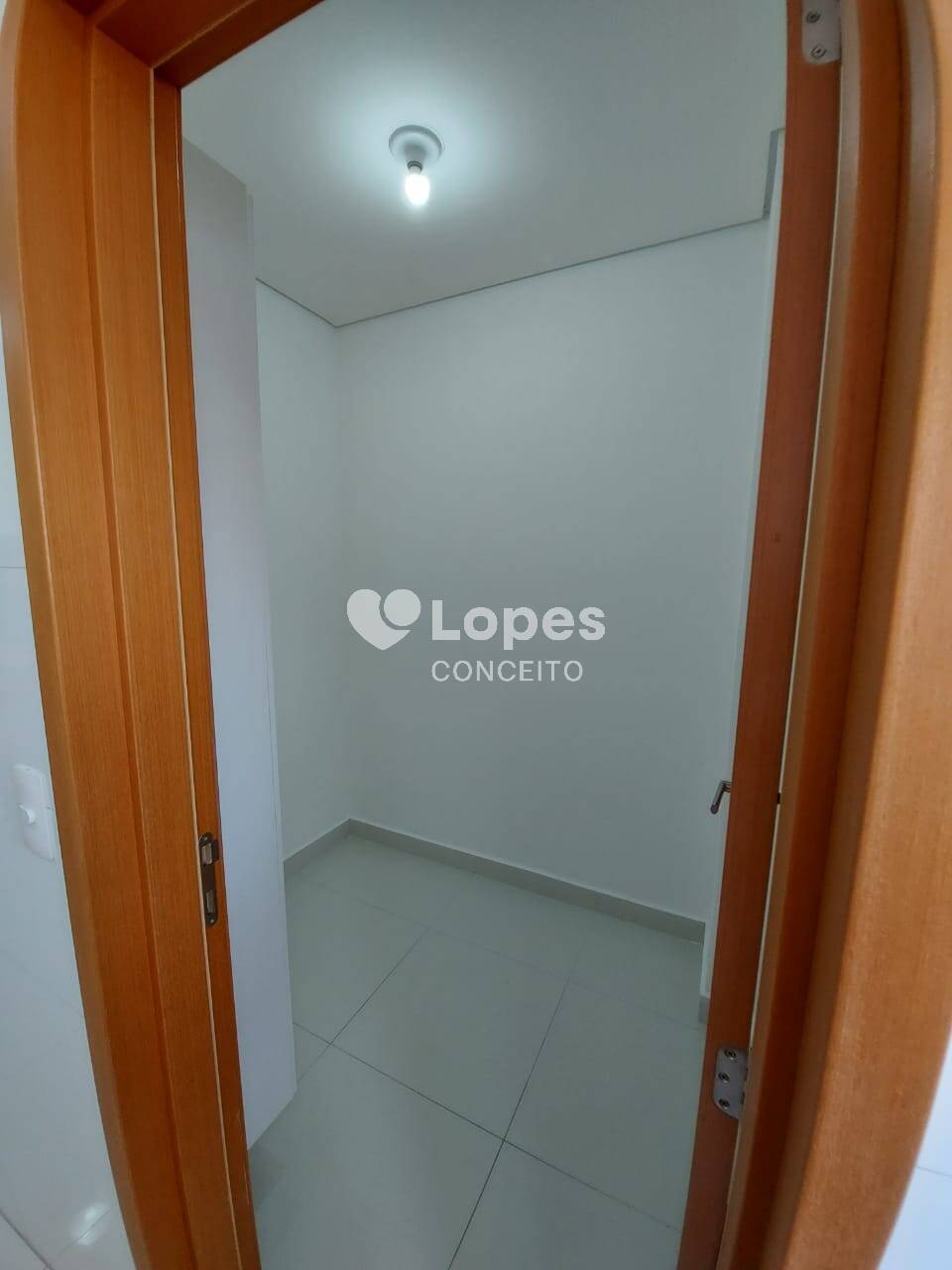 Apartamento para alugar com 2 quartos, 64m² - Foto 32