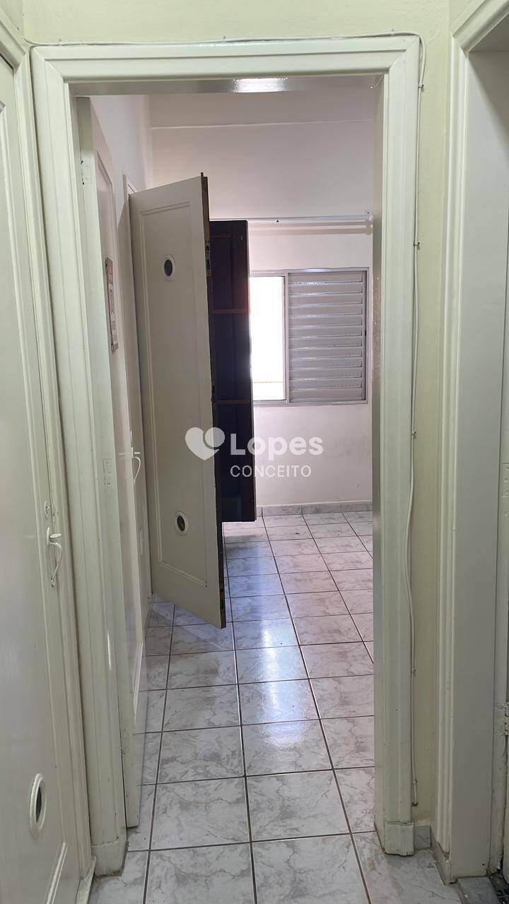 Apartamento para alugar com 2 quartos, 68m² - Foto 13