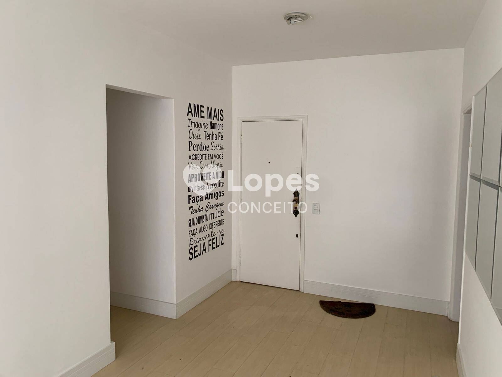 Apartamento à venda com 2 quartos, 70m² - Foto 2