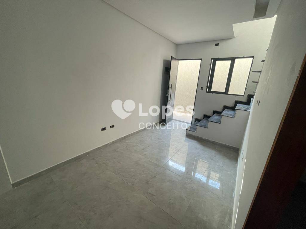 Casa à venda com 2 quartos, 57m² - Foto 1