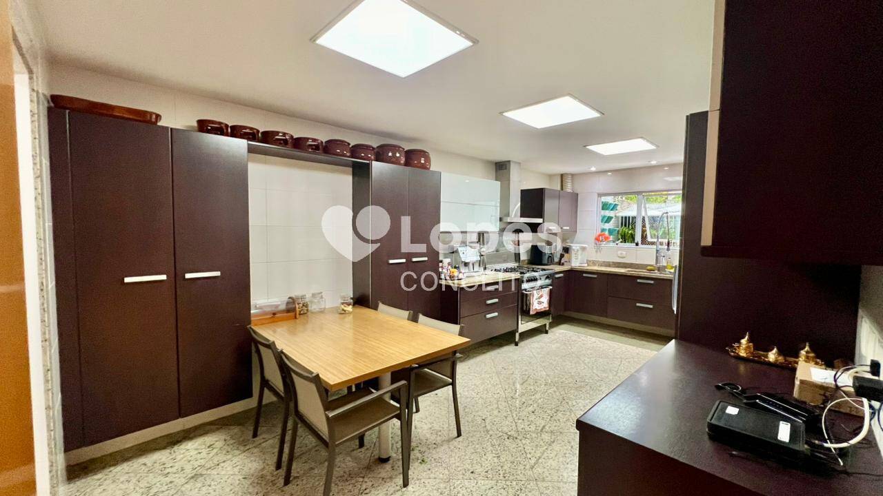 Apartamento à venda com 3 quartos, 222m² - Foto 12